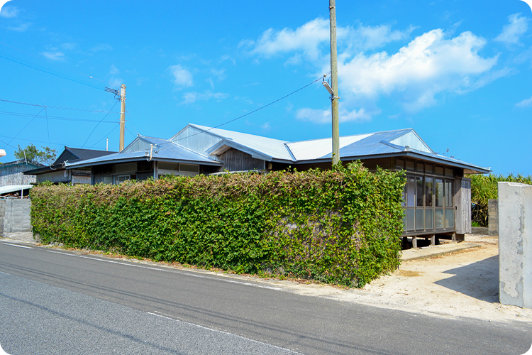 伝泊 奄美 古民家 水平線と朝陽の宿外観