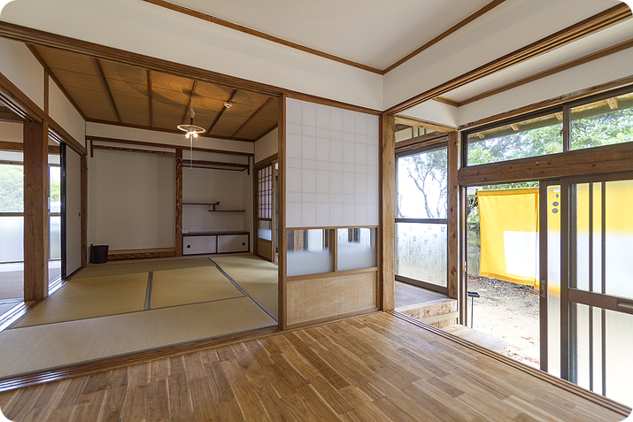 伝伝泊　徳之島（伊仙町）海みるテラスの宿内部