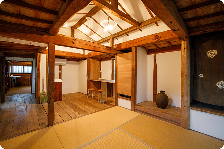 伝泊 海みる屋根の宿内部