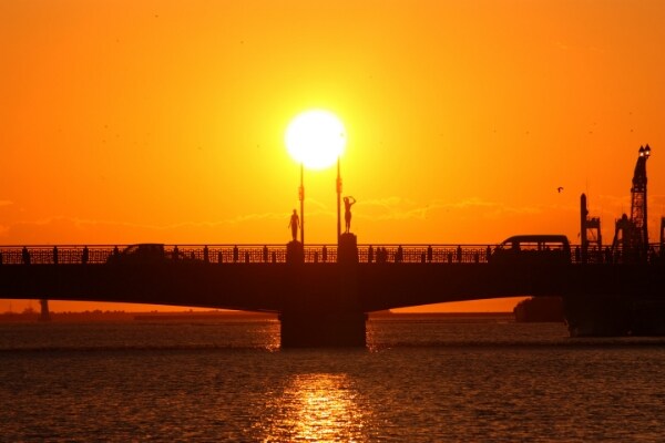 幣舞橋に沈む夕日