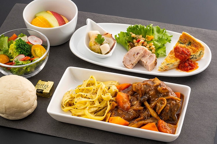 有料機内食グレードアップサービス 機内でのお食事をより豪華に、特別な空の旅をお楽しみください。