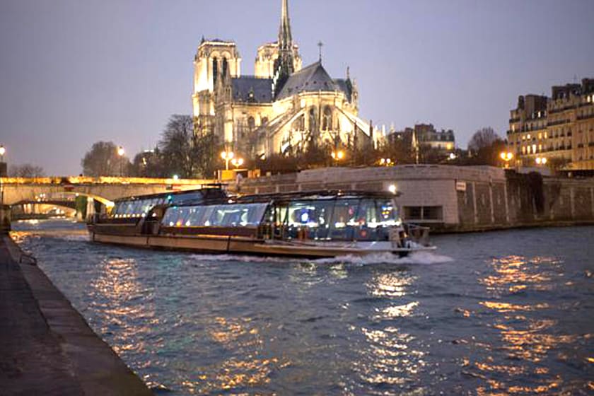 セーヌ川ディナークルーズ（イメージ）