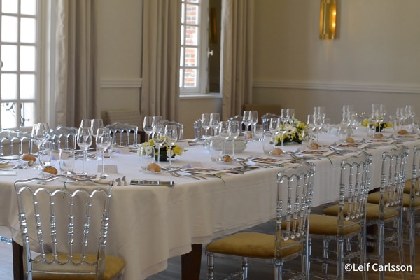 「サロン」にて試飲や昼食を満喫