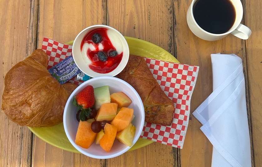 シェラトン・プリンセス・カイウラニ・ワイキキビーチ内「スプラッシュバー」コンチネンタルブレックファスト（ 軽朝食）ミールクーポン