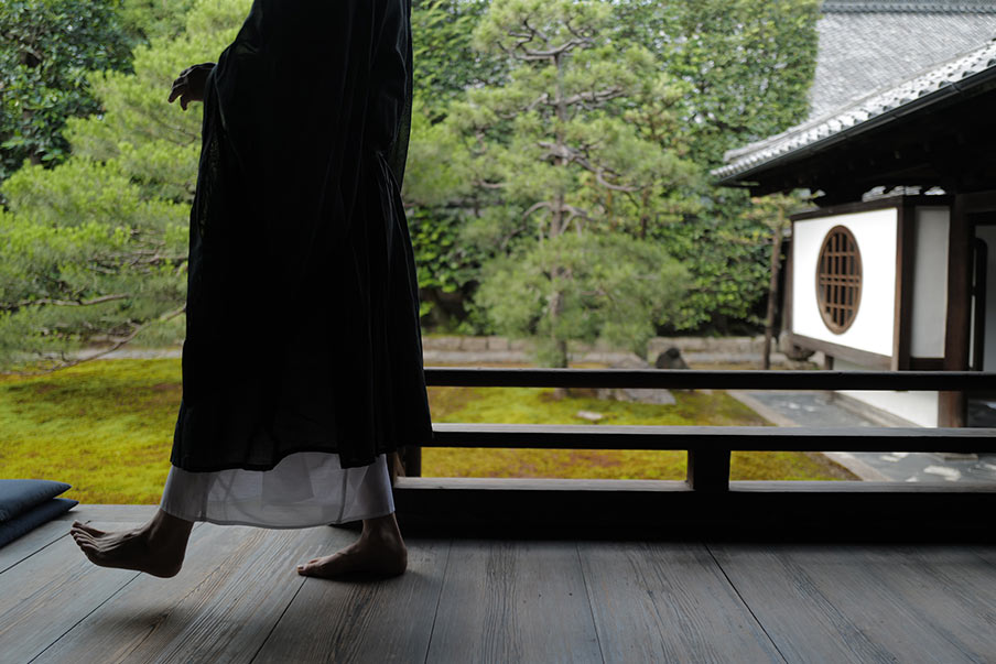 Experience Zen Meditation at Ryosokuin