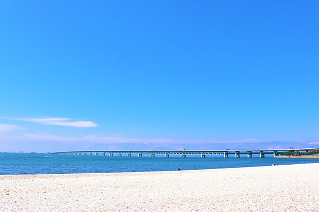 Walk along Sen’nan Marble Beach