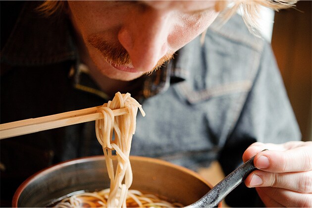How to eat soba