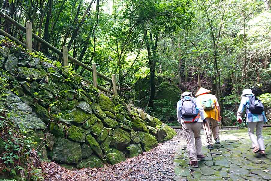 Hagi Okan – Stroll a historic highway