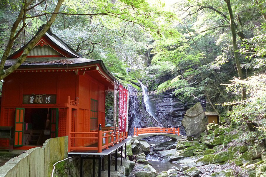 Hike up to the Buddhist Pilgrims' Waterfall and Revitalize Your Soul 