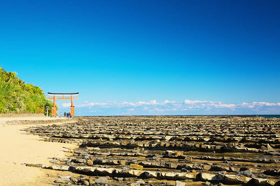 See the spectacular rock formations of the Devil’s Washboard