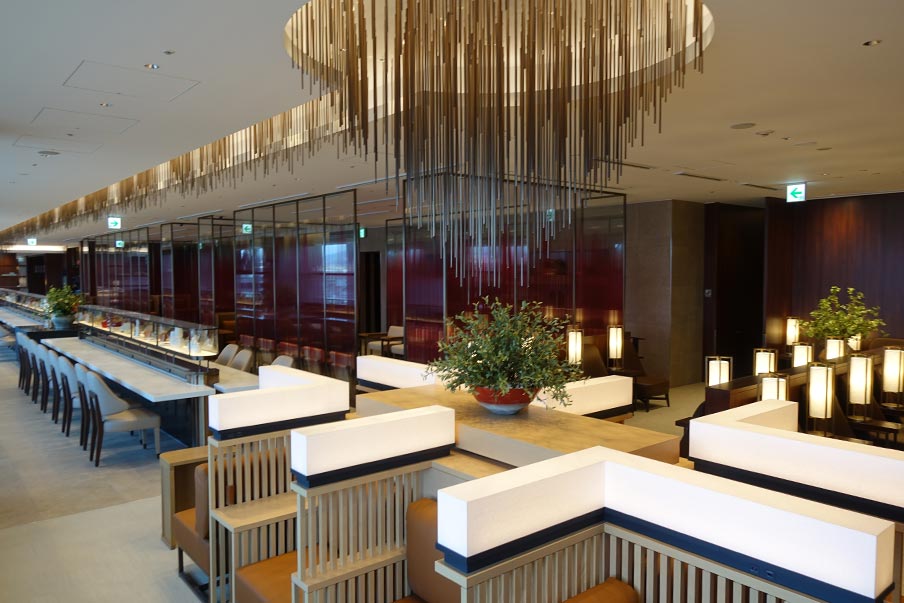 Relax in style in the JAL Lounge