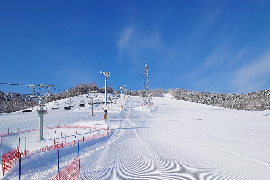 Improve your skiing skills at Hinata Ski Area