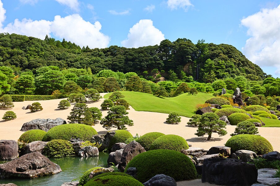 Enjoy the harmony of modern Japanese art and nature