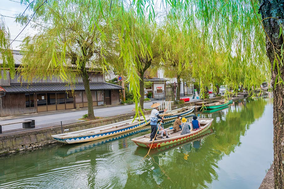 Take a cruise along the Yanagawa River