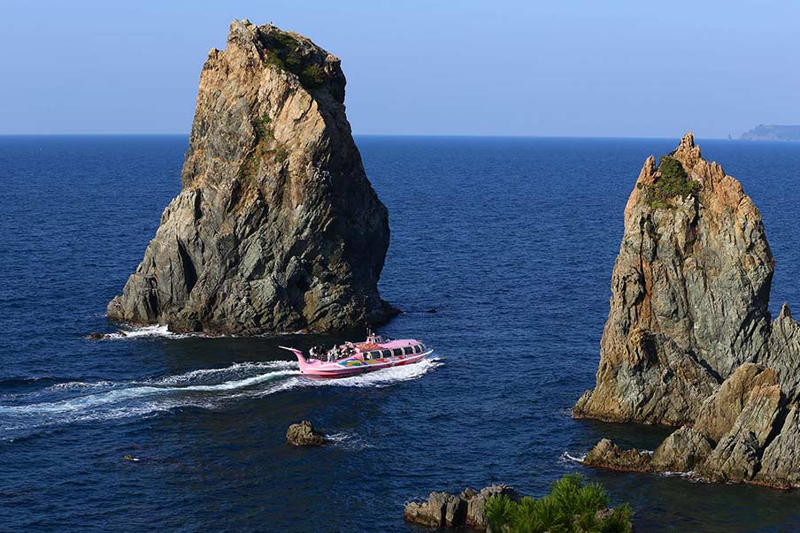 Omijima – Cruise this rugged island