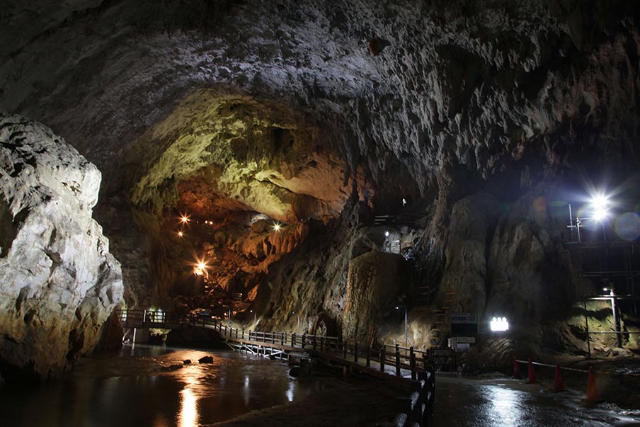 Akiyoshido Cave: Japan's largest stalactite cave