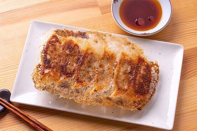 Eat traditional feather dumplings