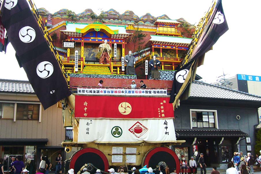 See giant parade floats take over the streets at the Seihaku Dekayama Festival