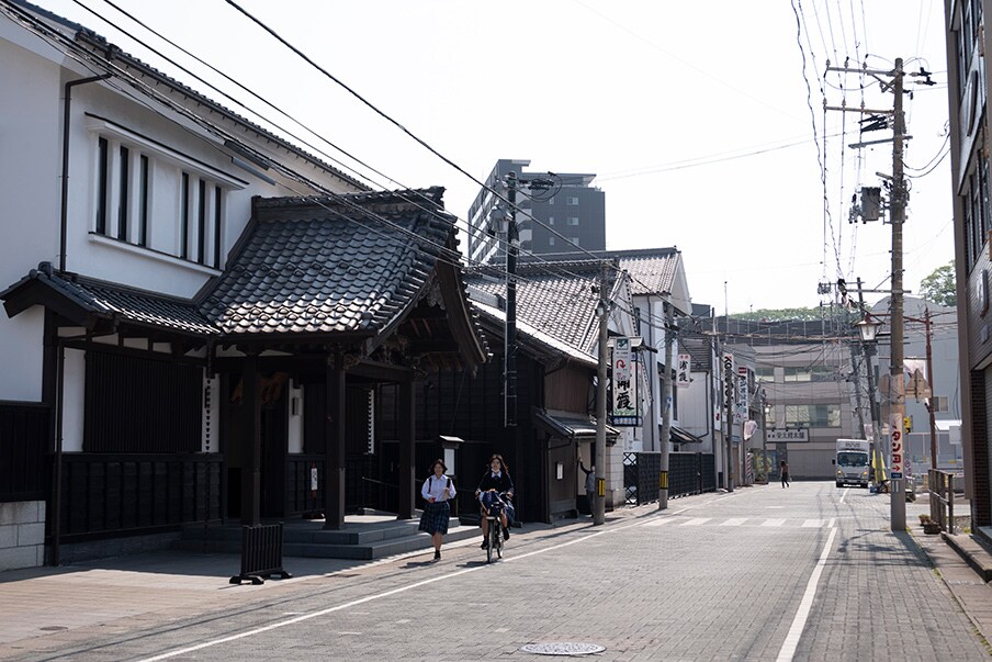 Walking through the streets of Shiogama