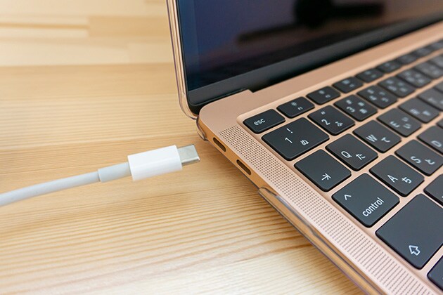 Where can I charge my mobile or laptop and get free WiFi?